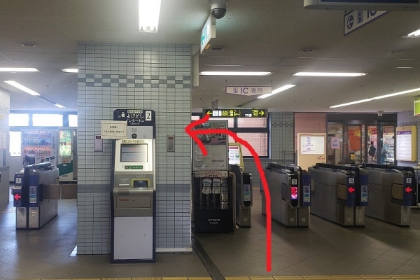 阪急宝塚線「三国駅」に着かれましたら、改札を左手「北出口」の方に出て下さい。